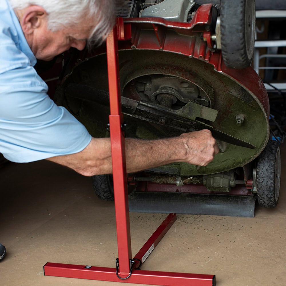 MoJack Push Mower Lift Lifestyle 3