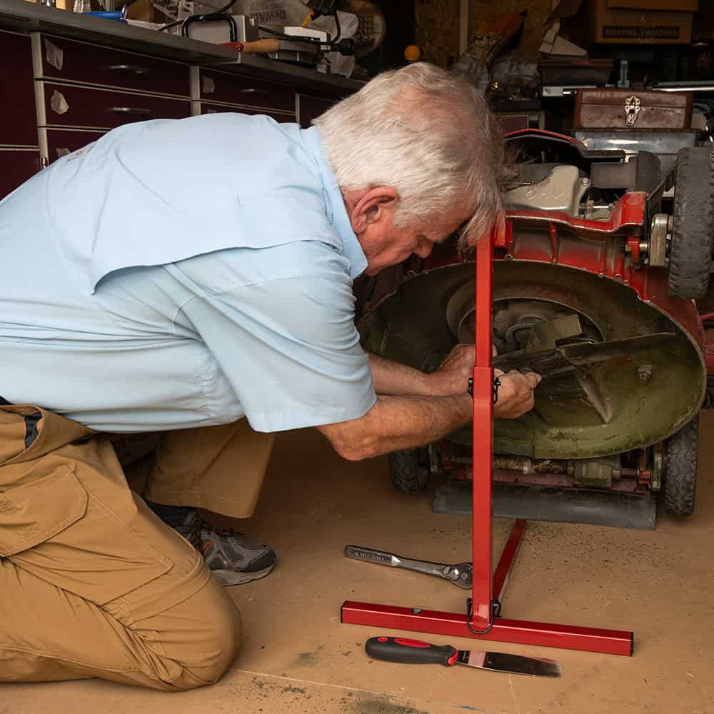 MoJack Push Mower Lift Lifestyle 6