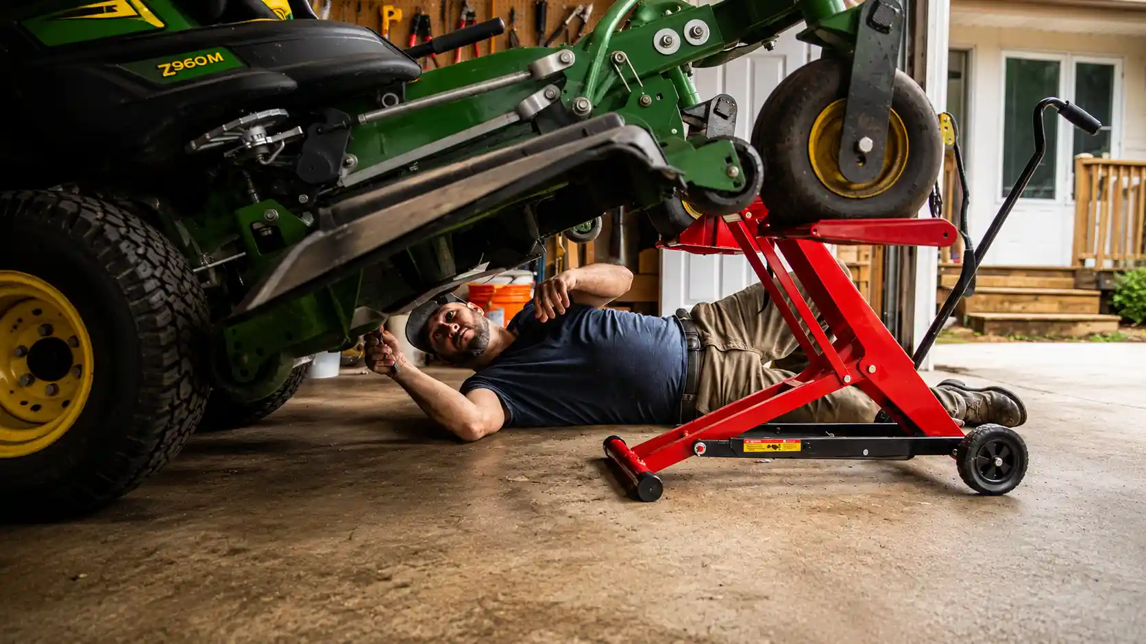 Whats the Best Lawn Mower Lift for Homeowners vs Professionals